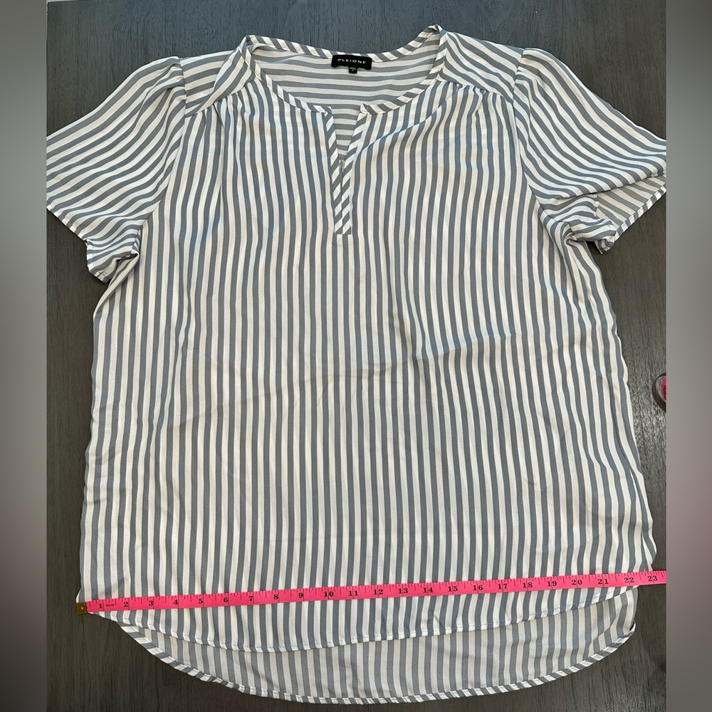 Women’s blouse white and steel blue striped Size L